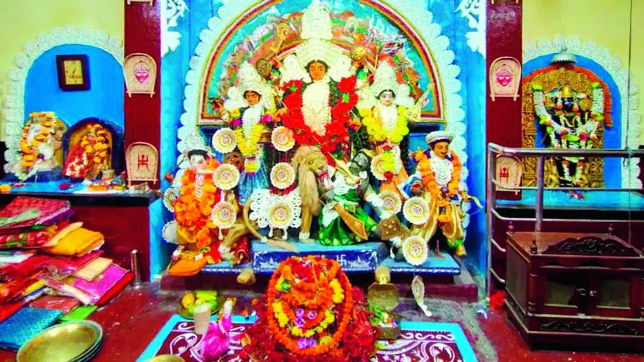 આ મૂર્તિની પાસે જ અગિયારમી શતાબ્દીમાં બનેલી કાળા પથ્થરની વિષ્ણુ ભગવાનની મૂર્તિ સ્થાપિત કરવામાં આવી છે.